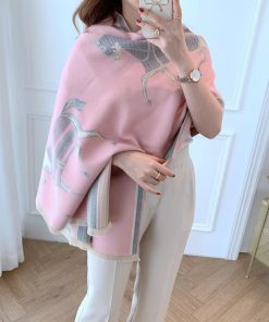 Christmas Gift Box Scarf and Gloves Pink And Grey 033