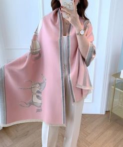 Christmas Gift Box Scarf and Gloves Pink And Grey 033